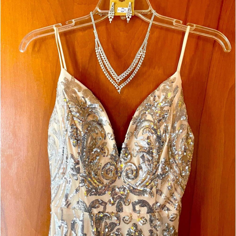 👗 WORN ONCE!  SET:  Windsor formal sequin dress and rhinestone necklace/earrings